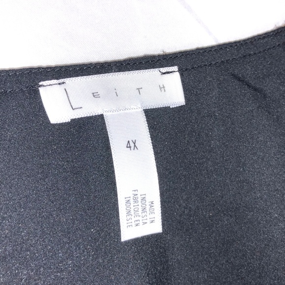 Leith Black V Neck Metallic Gold Cropped Top NWT - Picture 4 of 6